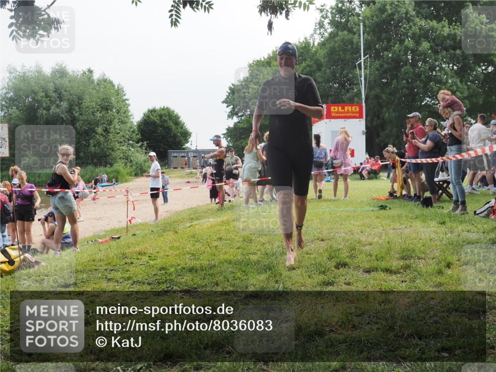 21.06.2025 - 27. Vierlanden-Triathlon KatJ http://msf.ph/oto/8036083 15.06.2025 11:21:03 Schwimmen 892, 918, 965 meine-sportfotos.de