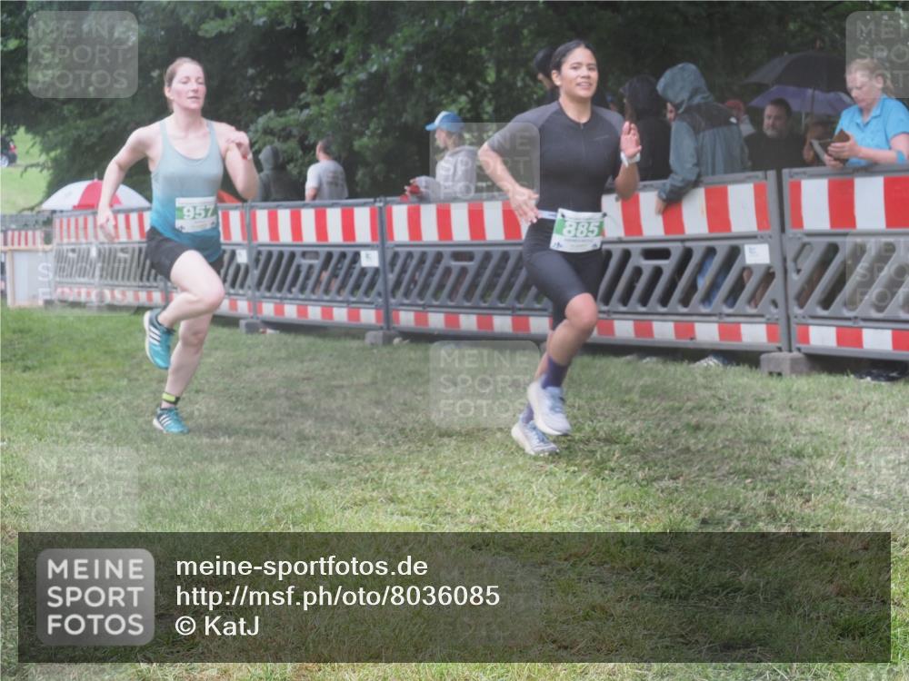 21.06.2025 - 27. Vierlanden-Triathlon KatJ http://msf.ph/oto/8036085 15.06.2025 13:53:26 Ziel 653, 885, 957 meine-sportfotos.de