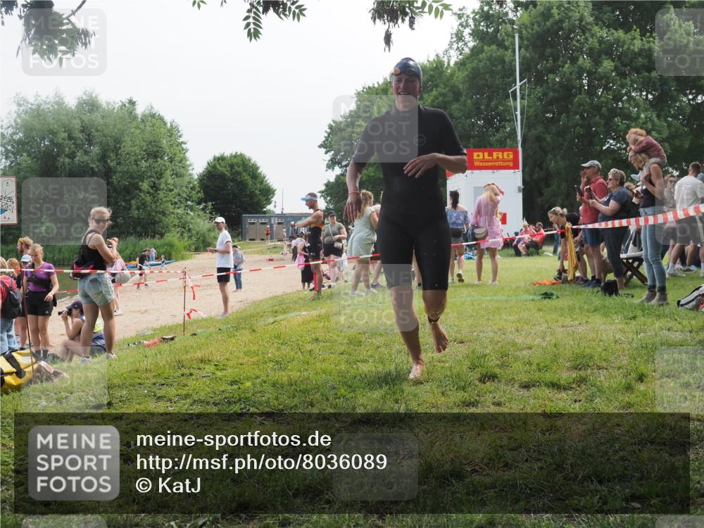 21.06.2025 - 27. Vierlanden-Triathlon KatJ http://msf.ph/oto/8036089 15.06.2025 11:21:03 Schwimmen 892, 918, 965 meine-sportfotos.de