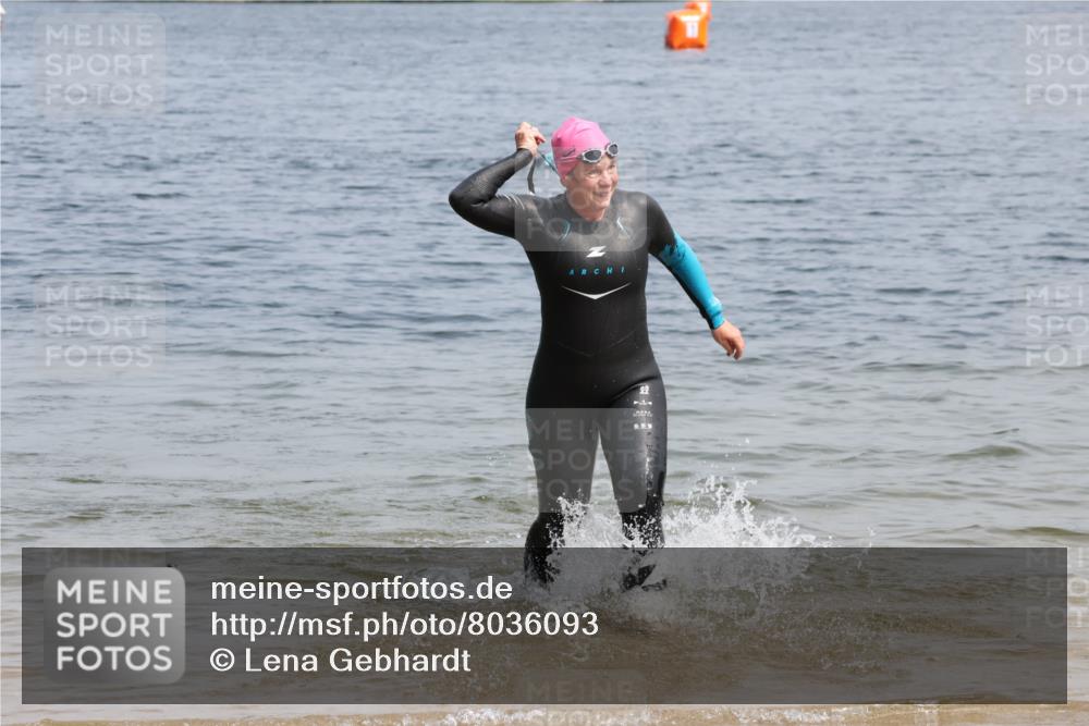 21.06.2025 - 27. Vierlanden-Triathlon Lena Gebhardt http://msf.ph/oto/8036093 15.06.2025 11:29:42 Schwimmen 937 meine-sportfotos.de