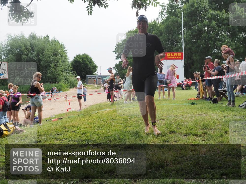 21.06.2025 - 27. Vierlanden-Triathlon KatJ http://msf.ph/oto/8036094 15.06.2025 11:21:03 Schwimmen 892, 918, 965 meine-sportfotos.de