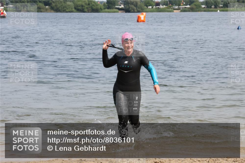21.06.2025 - 27. Vierlanden-Triathlon Lena Gebhardt http://msf.ph/oto/8036101 15.06.2025 11:29:43 Schwimmen 937 meine-sportfotos.de