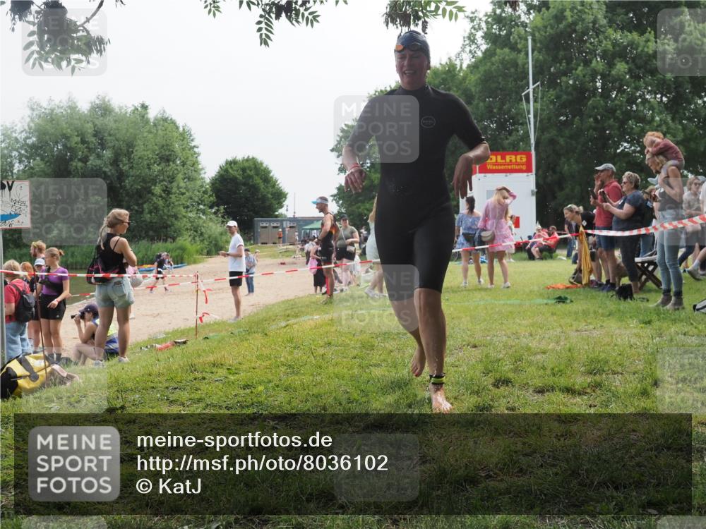 21.06.2025 - 27. Vierlanden-Triathlon KatJ http://msf.ph/oto/8036102 15.06.2025 11:21:03 Schwimmen 892, 918, 965 meine-sportfotos.de