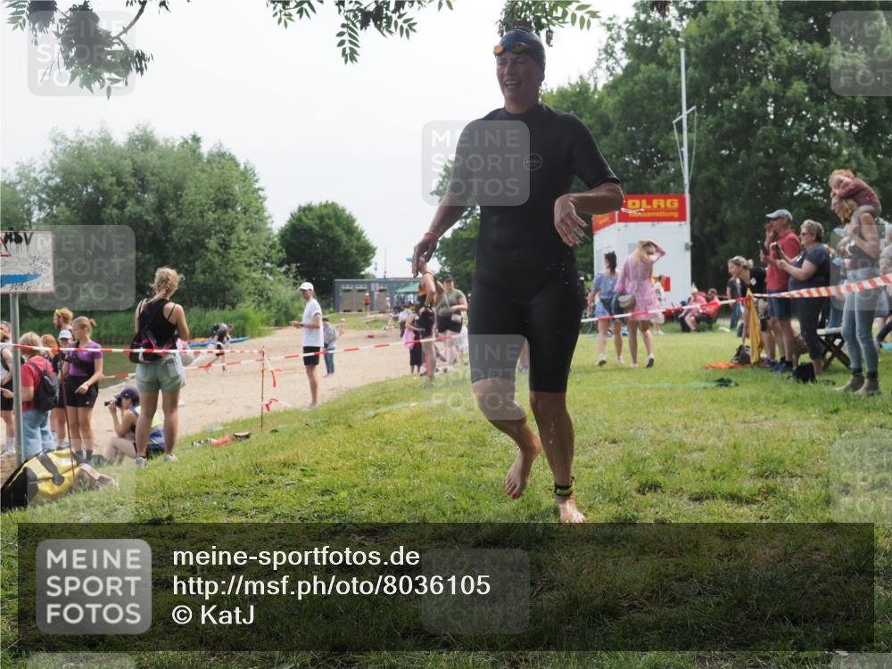 21.06.2025 - 27. Vierlanden-Triathlon KatJ http://msf.ph/oto/8036105 15.06.2025 11:21:03 Schwimmen 892, 918, 965 meine-sportfotos.de