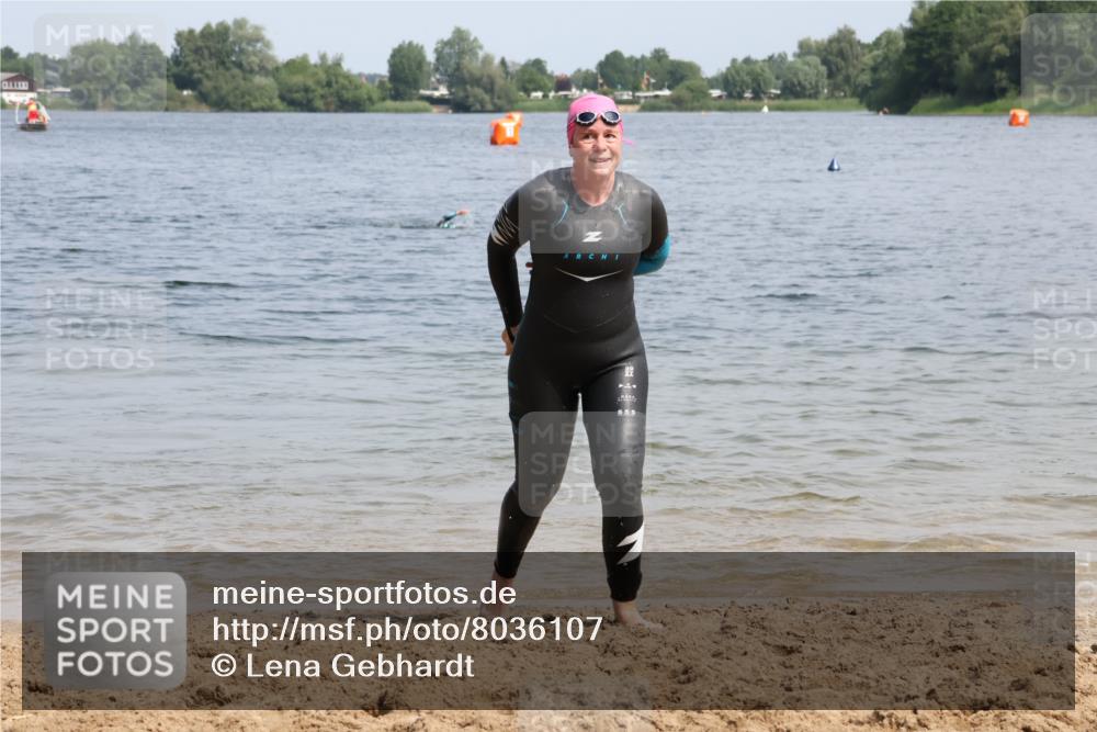 21.06.2025 - 27. Vierlanden-Triathlon Lena Gebhardt http://msf.ph/oto/8036107 15.06.2025 11:29:45 Schwimmen 937 meine-sportfotos.de