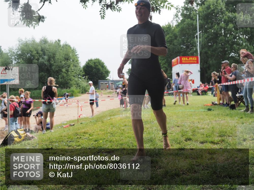 21.06.2025 - 27. Vierlanden-Triathlon KatJ http://msf.ph/oto/8036112 15.06.2025 11:21:03 Schwimmen 892, 918, 965 meine-sportfotos.de