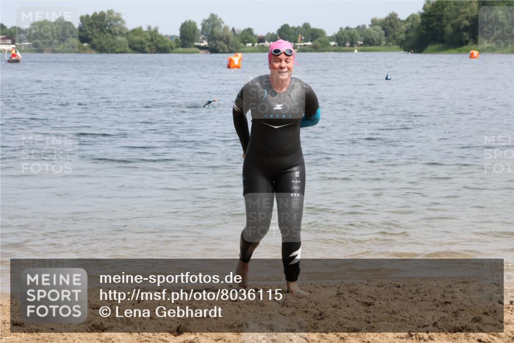21.06.2025 - 27. Vierlanden-Triathlon Lena Gebhardt http://msf.ph/oto/8036115 15.06.2025 11:29:45 Schwimmen 937 meine-sportfotos.de