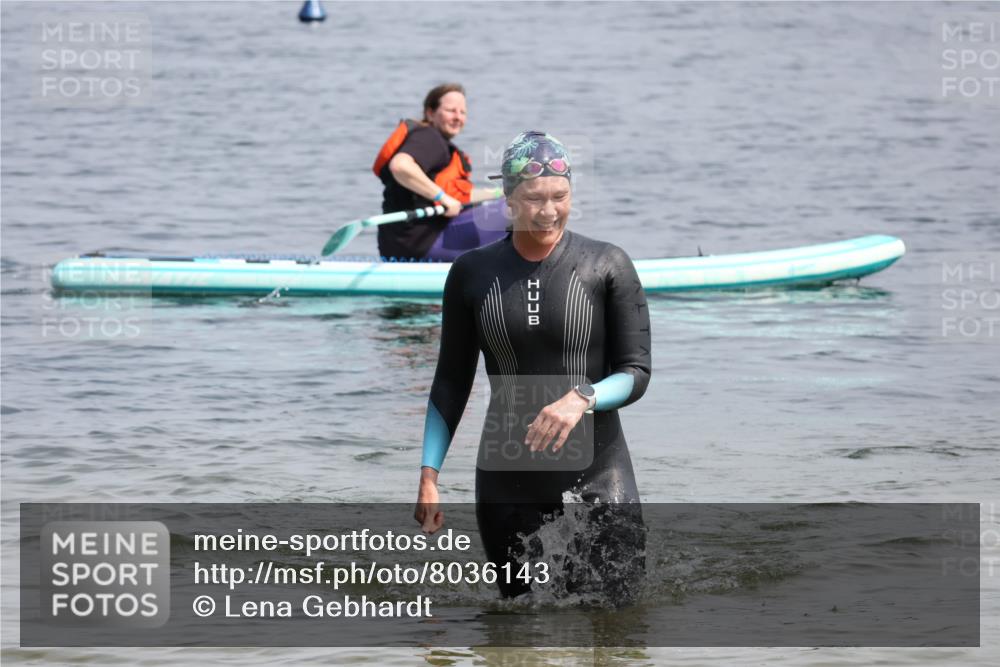 21.06.2025 - 27. Vierlanden-Triathlon Lena Gebhardt http://msf.ph/oto/8036143 15.06.2025 11:30:29 Schwimmen 910 meine-sportfotos.de