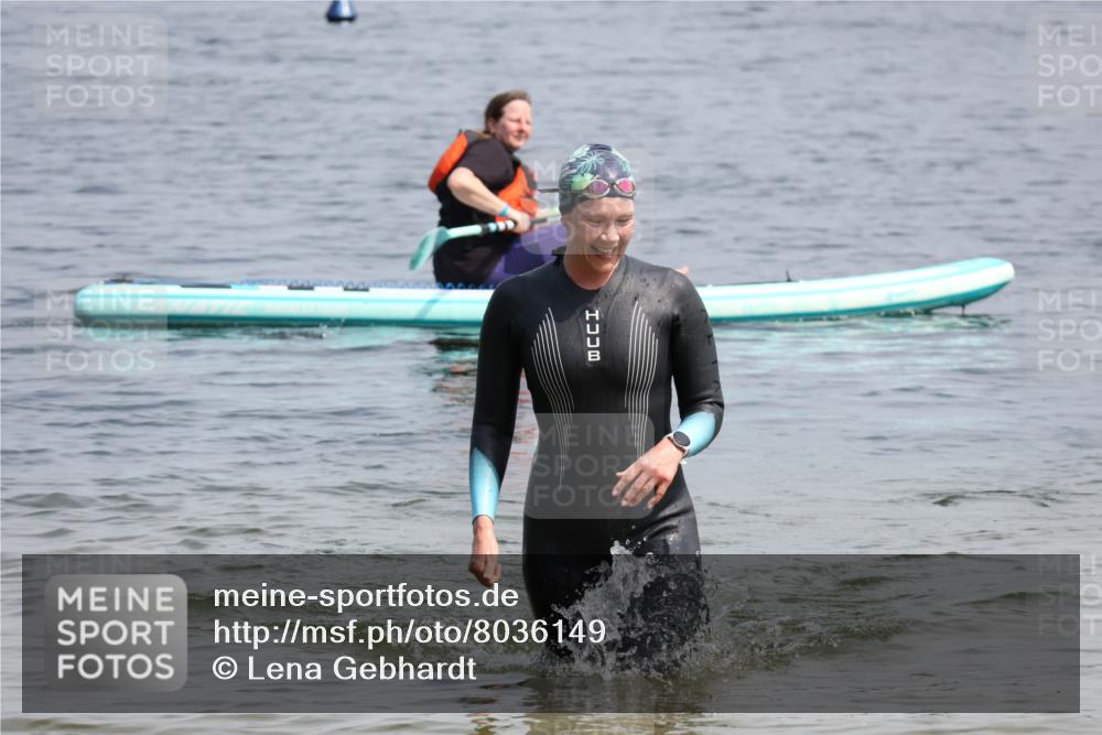 21.06.2025 - 27. Vierlanden-Triathlon Lena Gebhardt http://msf.ph/oto/8036149 15.06.2025 11:30:30 Schwimmen 910 meine-sportfotos.de