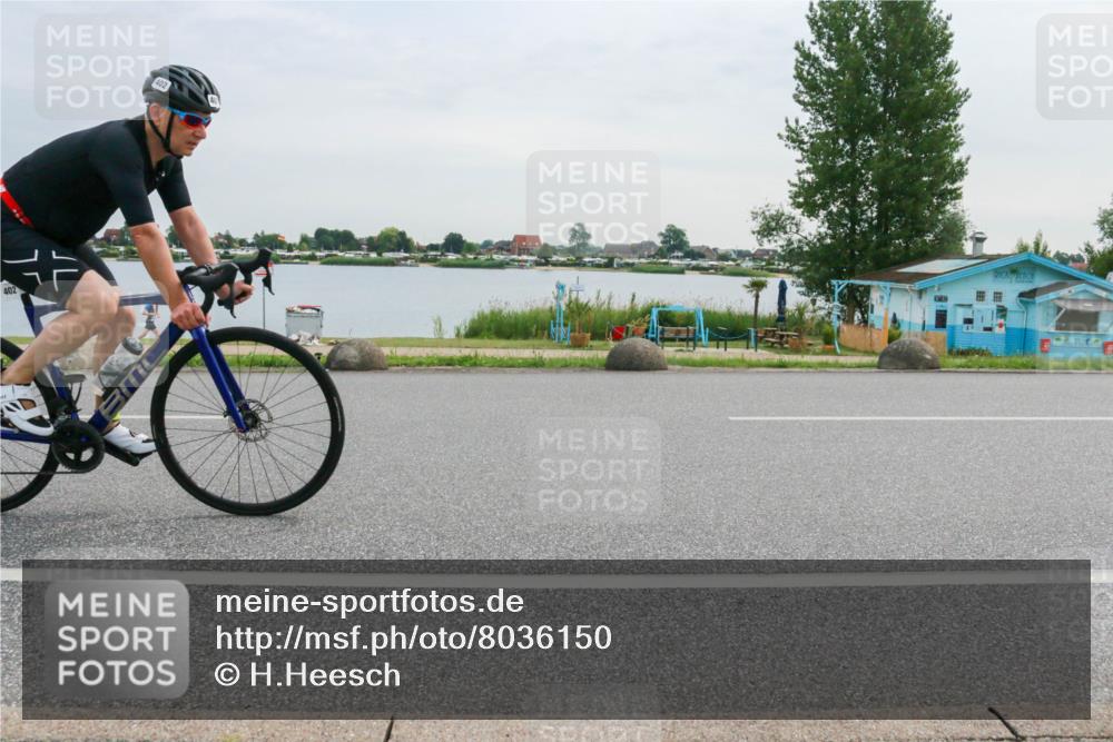 15.06.2025 - 27. Vierlanden-Triathlon H.Heesch http://msf.ph/oto/8036150 15.06.2025 10:47:48 Radfahren 396, 402, 1397 meine-sportfotos.de