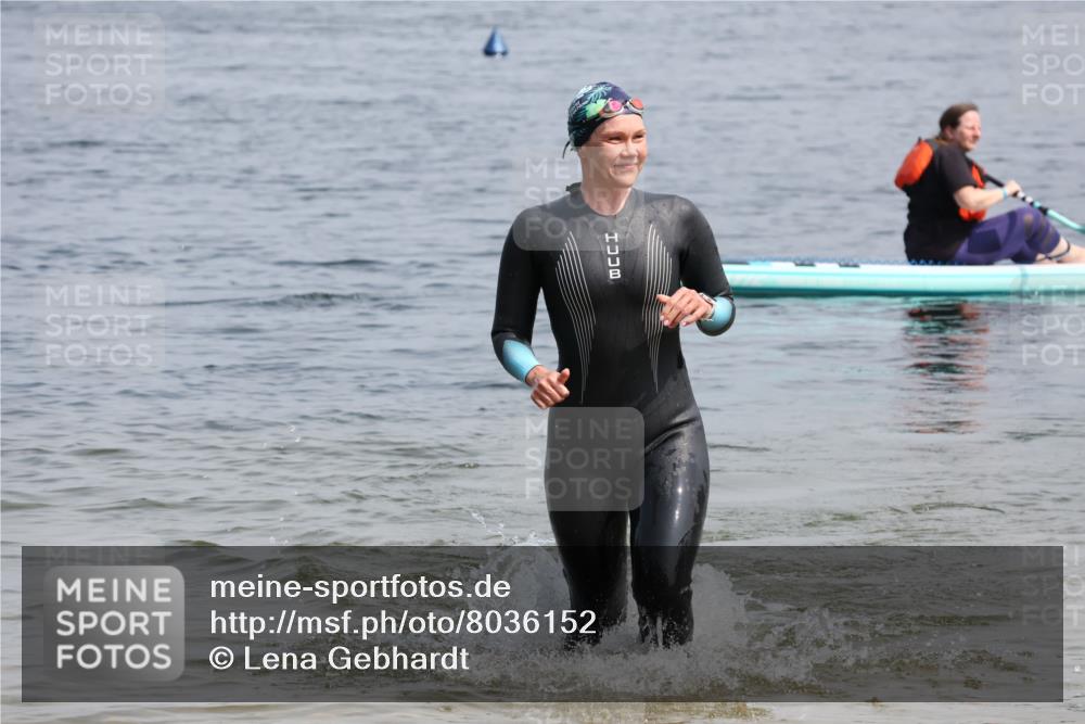 21.06.2025 - 27. Vierlanden-Triathlon Lena Gebhardt http://msf.ph/oto/8036152 15.06.2025 11:30:31 Schwimmen 910 meine-sportfotos.de