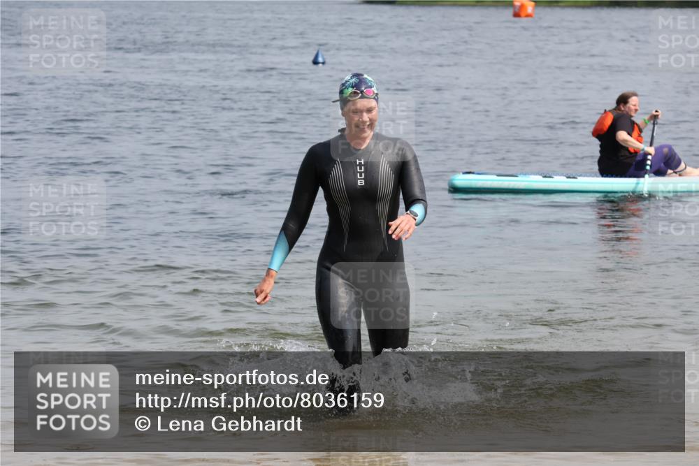 21.06.2025 - 27. Vierlanden-Triathlon Lena Gebhardt http://msf.ph/oto/8036159 15.06.2025 11:30:32 Schwimmen 910 meine-sportfotos.de