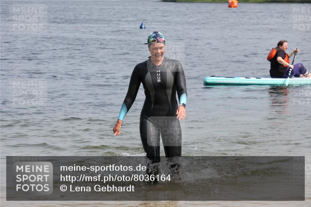 21.06.2025 - 27. Vierlanden-Triathlon Lena Gebhardt http://msf.ph/oto/8036164 15.06.2025 11:30:32 Schwimmen 910 meine-sportfotos.de