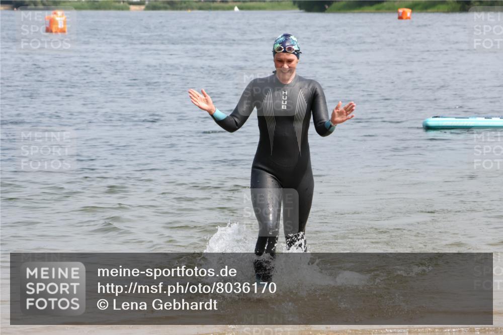 21.06.2025 - 27. Vierlanden-Triathlon Lena Gebhardt http://msf.ph/oto/8036170 15.06.2025 11:30:33 Schwimmen 910 meine-sportfotos.de