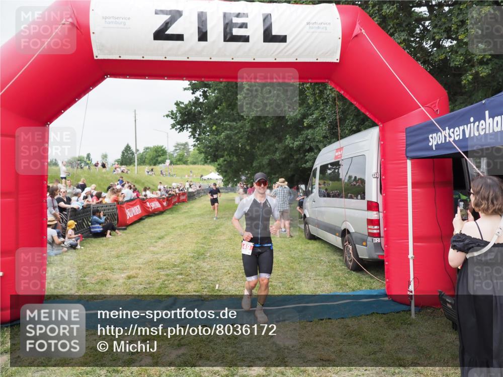 21.06.2025 - 27. Vierlanden-Triathlon MichiJ http://msf.ph/oto/8036172 15.06.2026 13:03:25 Ziel 149, 233 meine-sportfotos.de