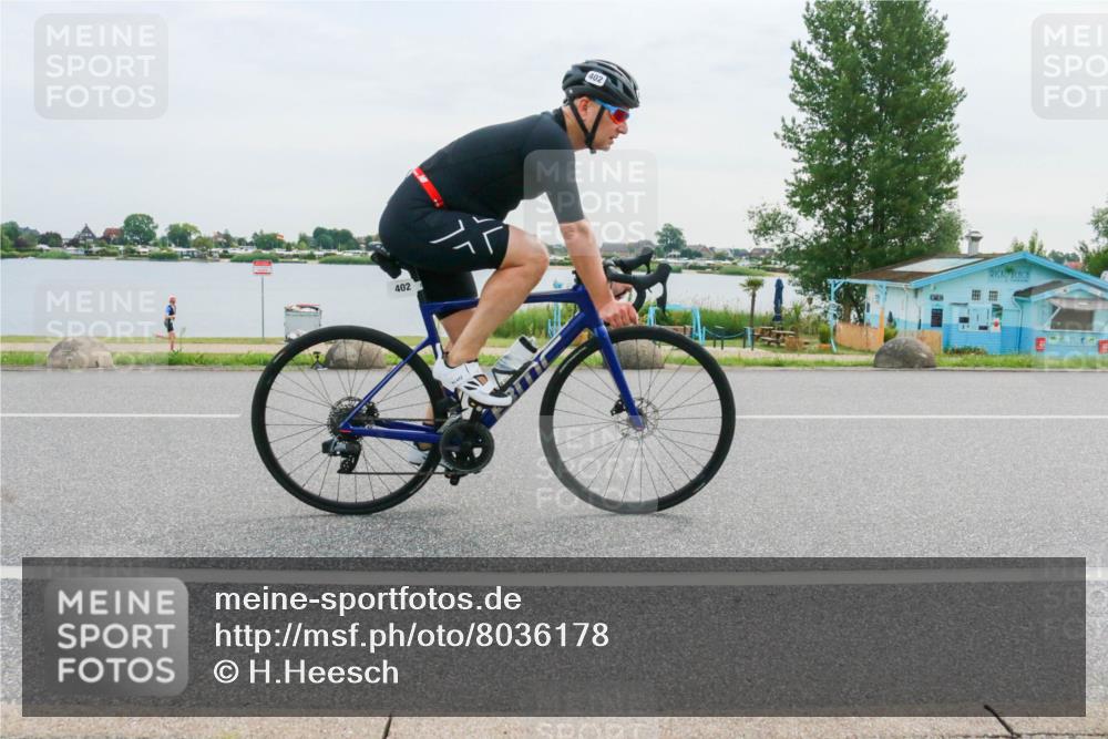 15.06.2025 - 27. Vierlanden-Triathlon H.Heesch http://msf.ph/oto/8036178 15.06.2025 10:47:48 Radfahren 396, 402, 1397 meine-sportfotos.de