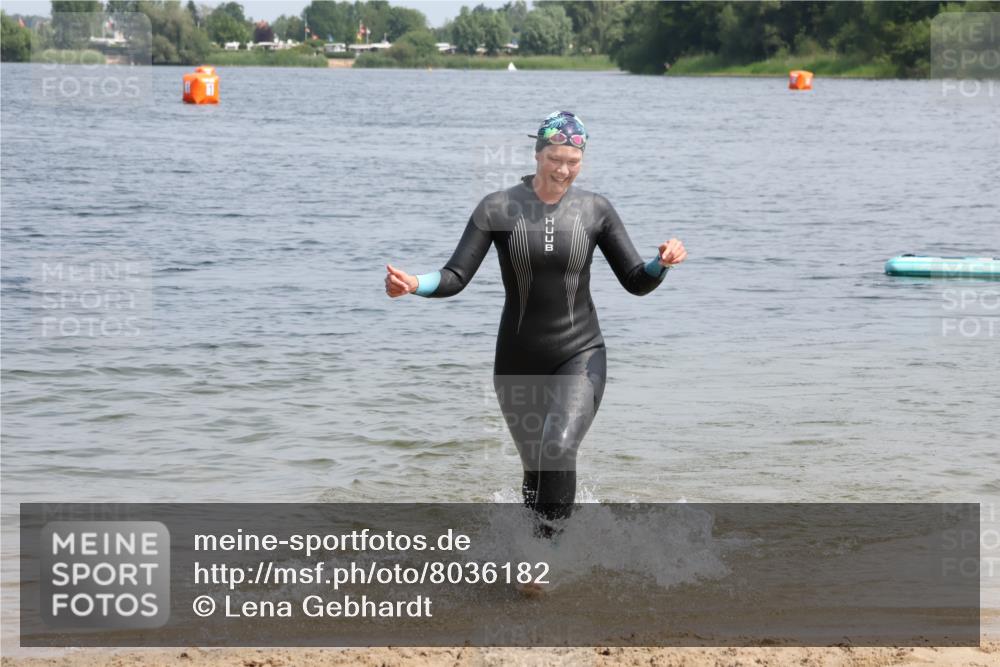 21.06.2025 - 27. Vierlanden-Triathlon Lena Gebhardt http://msf.ph/oto/8036182 15.06.2025 11:30:33 Schwimmen 910 meine-sportfotos.de