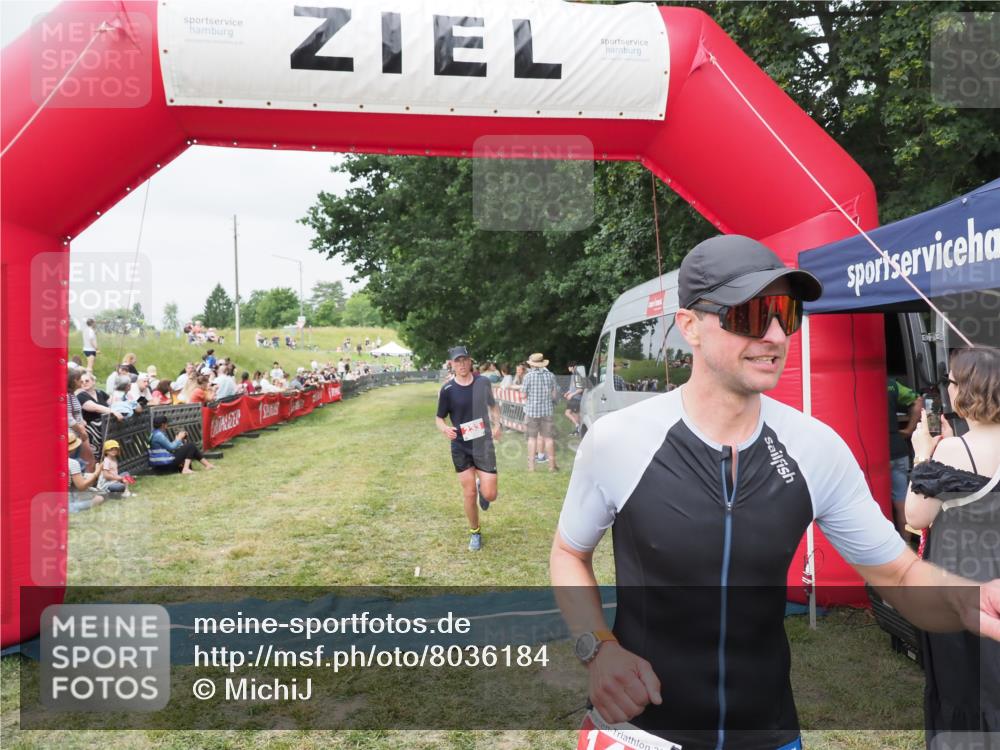 21.06.2025 - 27. Vierlanden-Triathlon MichiJ http://msf.ph/oto/8036184 15.06.2026 13:03:28 Ziel 149, 233 meine-sportfotos.de