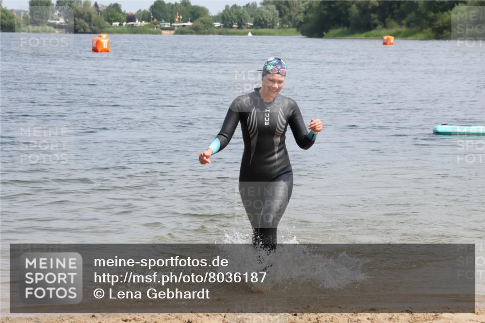 21.06.2025 - 27. Vierlanden-Triathlon Lena Gebhardt http://msf.ph/oto/8036187 15.06.2025 11:30:33 Schwimmen 910 meine-sportfotos.de