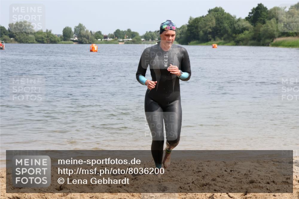 21.06.2025 - 27. Vierlanden-Triathlon Lena Gebhardt http://msf.ph/oto/8036200 15.06.2025 11:30:36 Schwimmen 910 meine-sportfotos.de