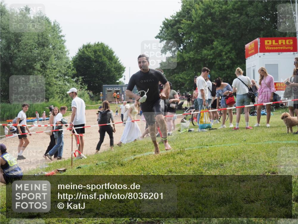 21.06.2025 - 27. Vierlanden-Triathlon KatJ http://msf.ph/oto/8036201 15.06.2025 11:21:27 Schwimmen 931, 967 meine-sportfotos.de
