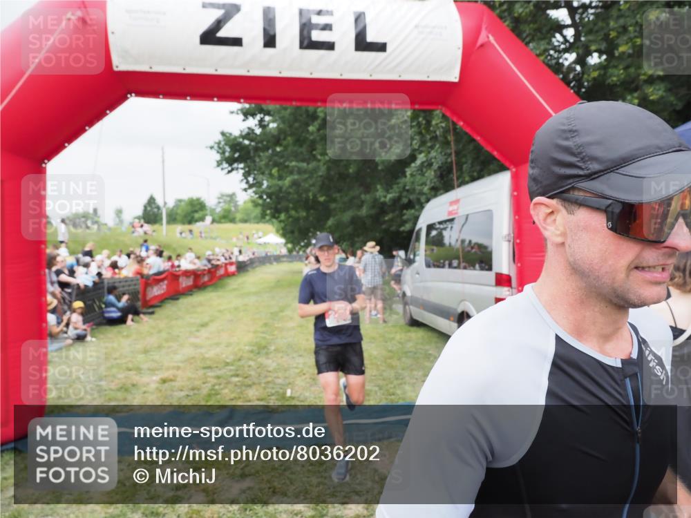 21.06.2025 - 27. Vierlanden-Triathlon MichiJ http://msf.ph/oto/8036202 15.06.2026 13:03:28 Ziel 149, 233 meine-sportfotos.de