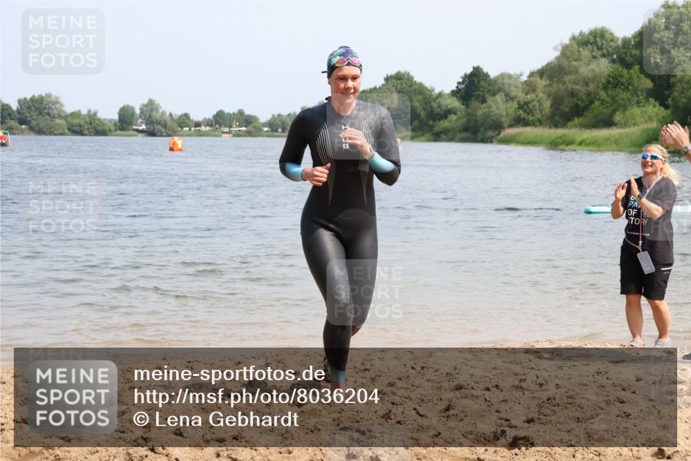 21.06.2025 - 27. Vierlanden-Triathlon Lena Gebhardt http://msf.ph/oto/8036204 15.06.2025 11:30:36 Schwimmen 910 meine-sportfotos.de