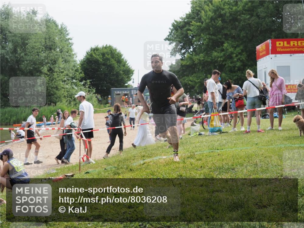 21.06.2025 - 27. Vierlanden-Triathlon KatJ http://msf.ph/oto/8036208 15.06.2025 11:21:28 Schwimmen 931, 967 meine-sportfotos.de