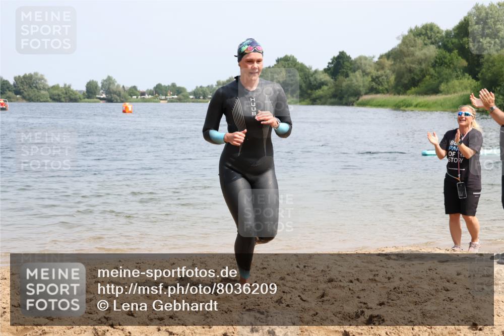 21.06.2025 - 27. Vierlanden-Triathlon Lena Gebhardt http://msf.ph/oto/8036209 15.06.2025 11:30:36 Schwimmen 910 meine-sportfotos.de