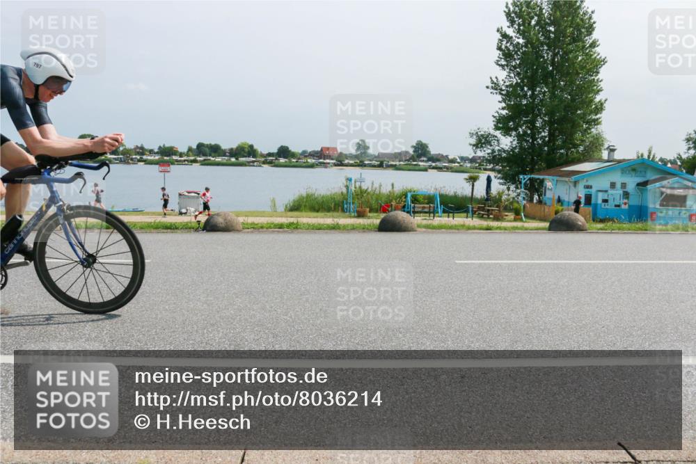 21.06.2025 - 27. Vierlanden-Triathlon H.Heesch http://msf.ph/oto/8036214 15.06.2025 11:45:25 Radfahren 212, 723, 794, 797, 841, 947 meine-sportfotos.de