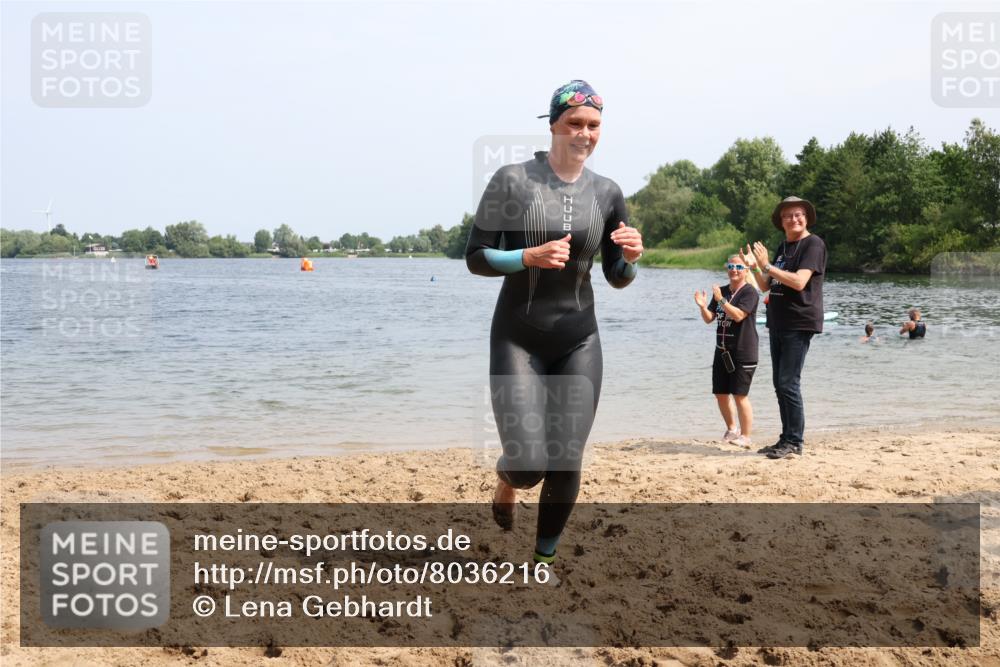 21.06.2025 - 27. Vierlanden-Triathlon Lena Gebhardt http://msf.ph/oto/8036216 15.06.2025 11:30:37 Schwimmen 910 meine-sportfotos.de