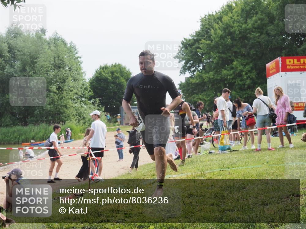 21.06.2025 - 27. Vierlanden-Triathlon KatJ http://msf.ph/oto/8036236 15.06.2025 11:21:28 Schwimmen 931, 967 meine-sportfotos.de
