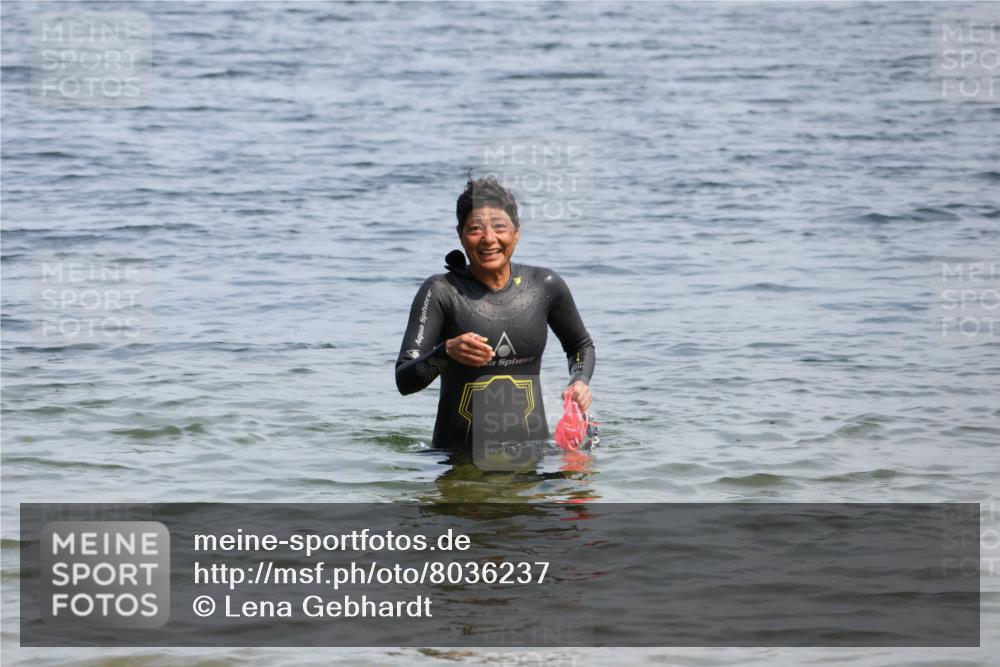 21.06.2025 - 27. Vierlanden-Triathlon Lena Gebhardt http://msf.ph/oto/8036237 15.06.2025 11:34:22 Schwimmen  meine-sportfotos.de