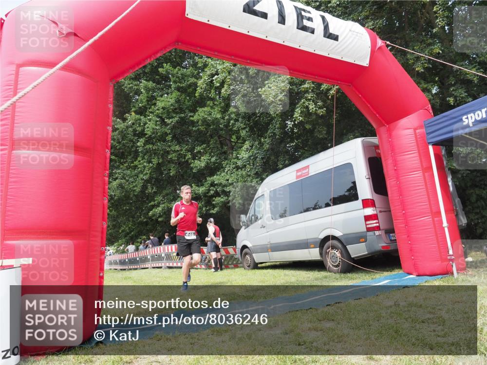 21.06.2025 - 27. Vierlanden-Triathlon KatJ http://msf.ph/oto/8036246 15.06.2025 11:24:53 Schwimmen 935, 981 meine-sportfotos.de