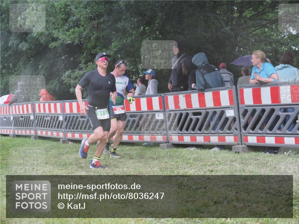 21.06.2025 - 27. Vierlanden-Triathlon KatJ http://msf.ph/oto/8036247 15.06.2025 13:54:01 Ziel 90, 125, 719, 815 meine-sportfotos.de