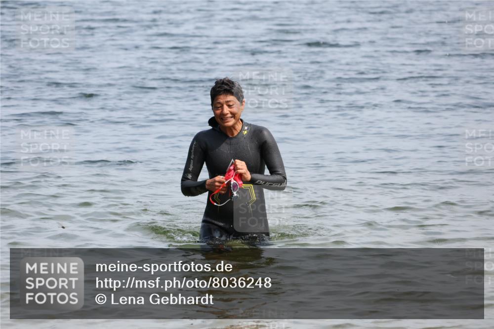 21.06.2025 - 27. Vierlanden-Triathlon Lena Gebhardt http://msf.ph/oto/8036248 15.06.2025 11:34:24 Schwimmen  meine-sportfotos.de