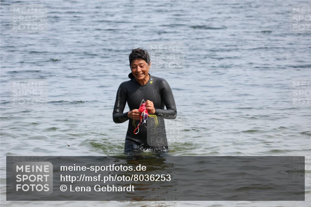 21.06.2025 - 27. Vierlanden-Triathlon Lena Gebhardt http://msf.ph/oto/8036253 15.06.2025 11:34:24 Schwimmen  meine-sportfotos.de