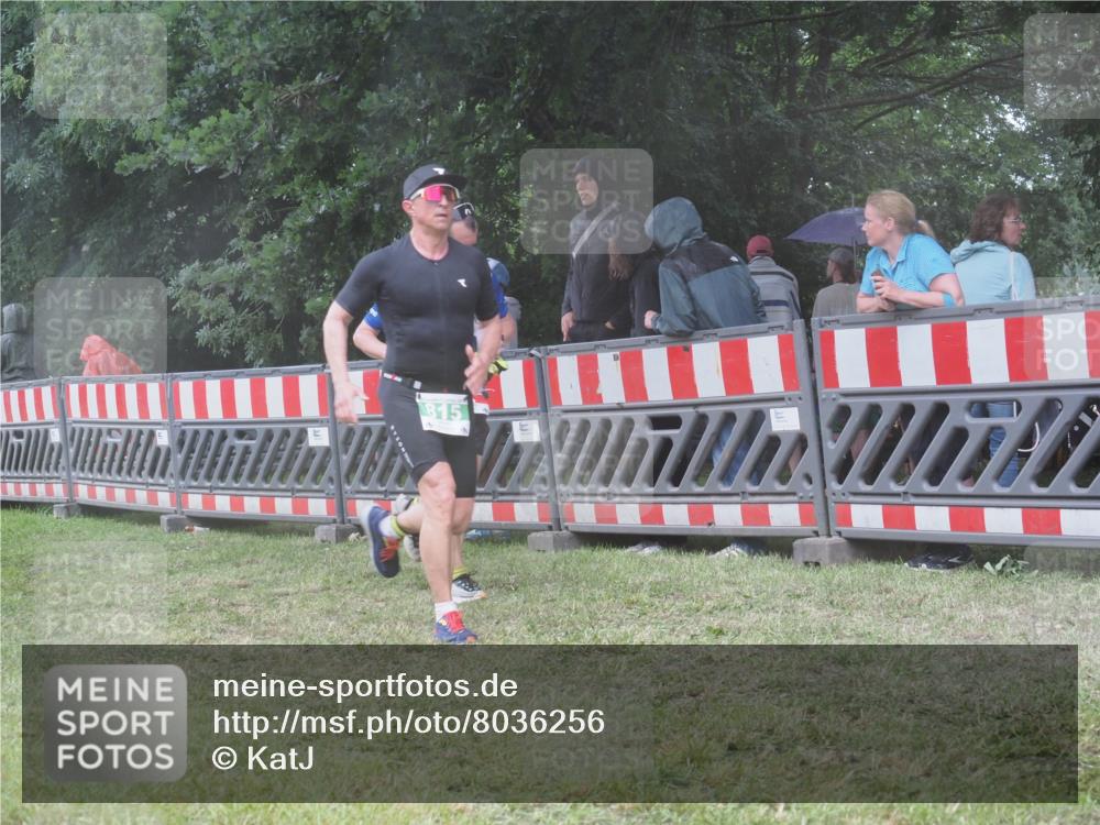 21.06.2025 - 27. Vierlanden-Triathlon KatJ http://msf.ph/oto/8036256 15.06.2025 13:54:01 Ziel 90, 125, 719, 815 meine-sportfotos.de