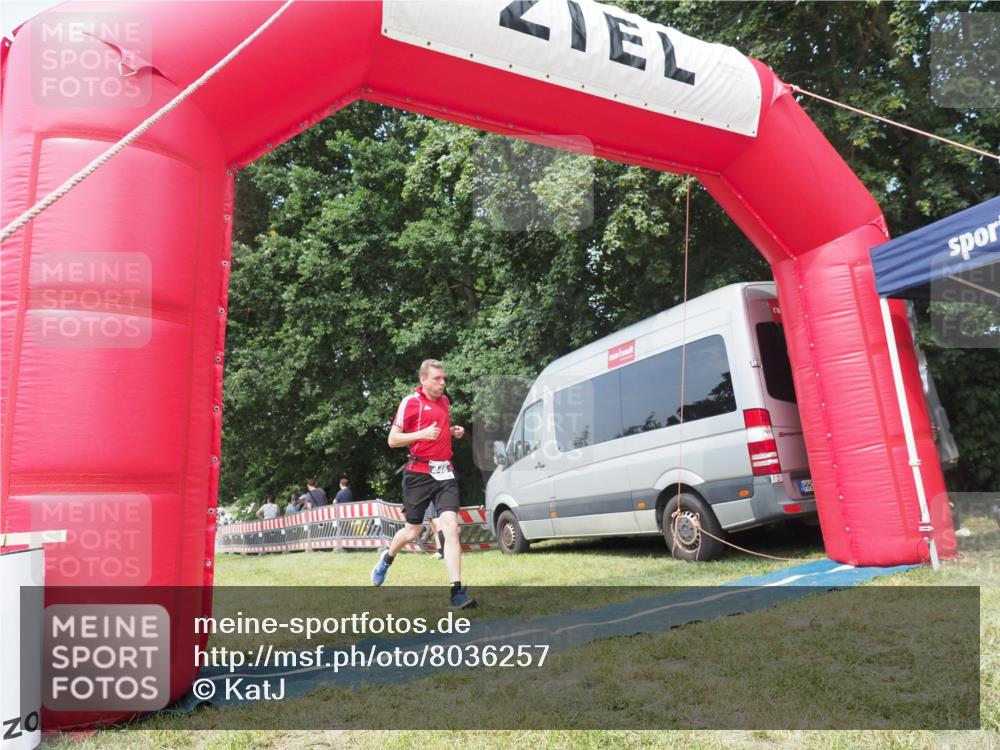 21.06.2025 - 27. Vierlanden-Triathlon KatJ http://msf.ph/oto/8036257 15.06.2025 11:24:53 Schwimmen 935, 981 meine-sportfotos.de