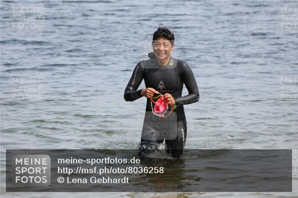 21.06.2025 - 27. Vierlanden-Triathlon Lena Gebhardt http://msf.ph/oto/8036258 15.06.2025 11:34:26 Schwimmen  meine-sportfotos.de