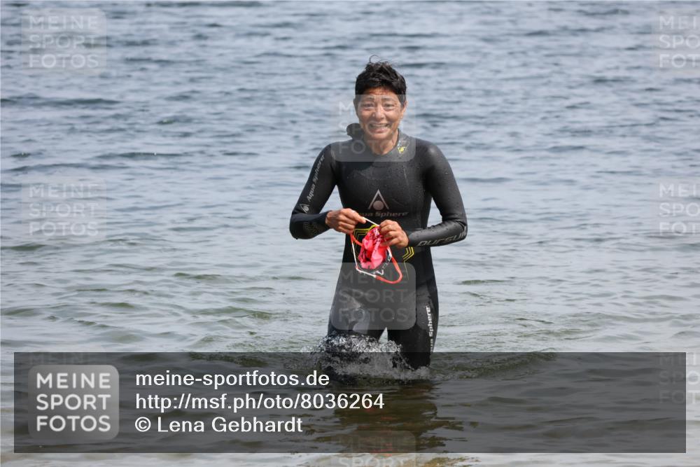 21.06.2025 - 27. Vierlanden-Triathlon Lena Gebhardt http://msf.ph/oto/8036264 15.06.2025 11:34:26 Schwimmen  meine-sportfotos.de