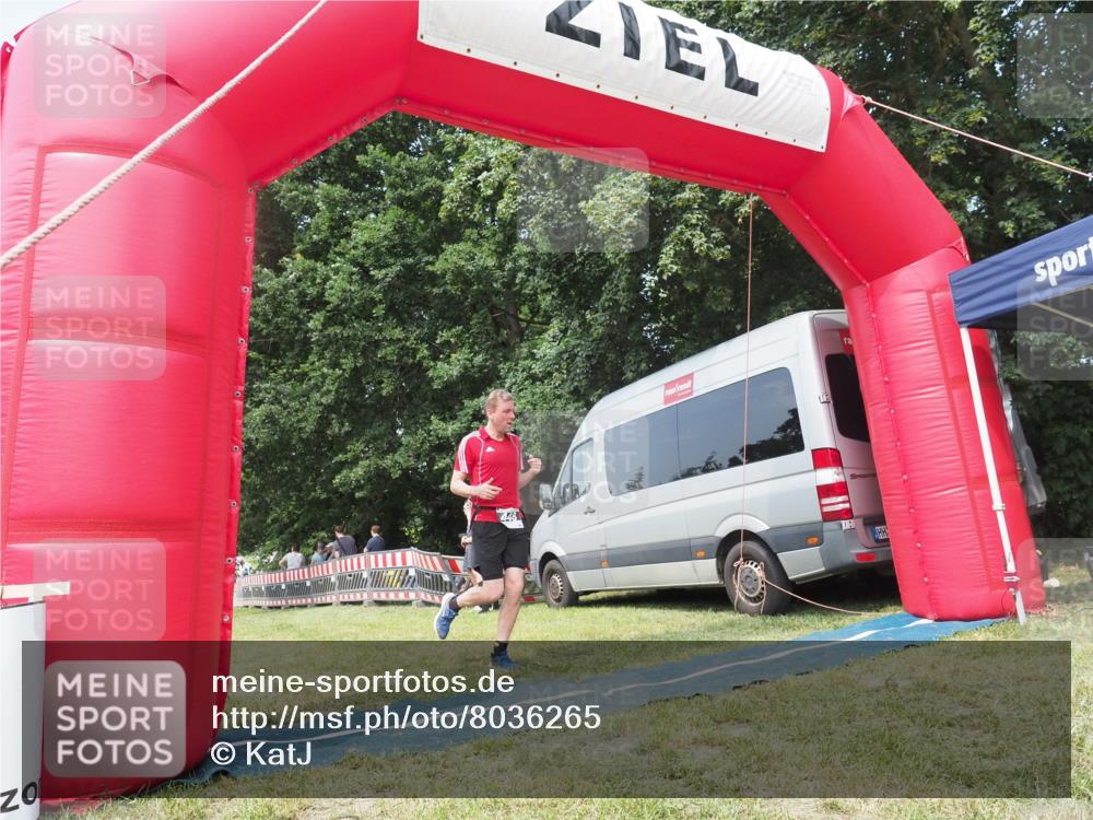 21.06.2025 - 27. Vierlanden-Triathlon KatJ http://msf.ph/oto/8036265 15.06.2025 11:24:53 Schwimmen 935, 981 meine-sportfotos.de