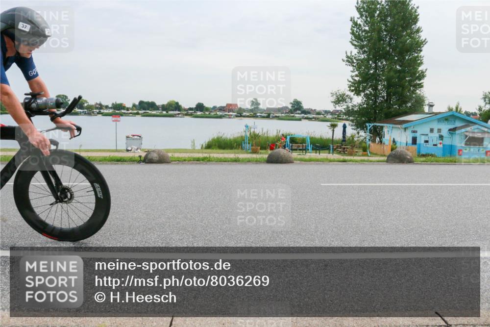 15.06.2025 - 27. Vierlanden-Triathlon H.Heesch http://msf.ph/oto/8036269 15.06.2025 10:47:58 Radfahren 27, 37, 168, 172 meine-sportfotos.de