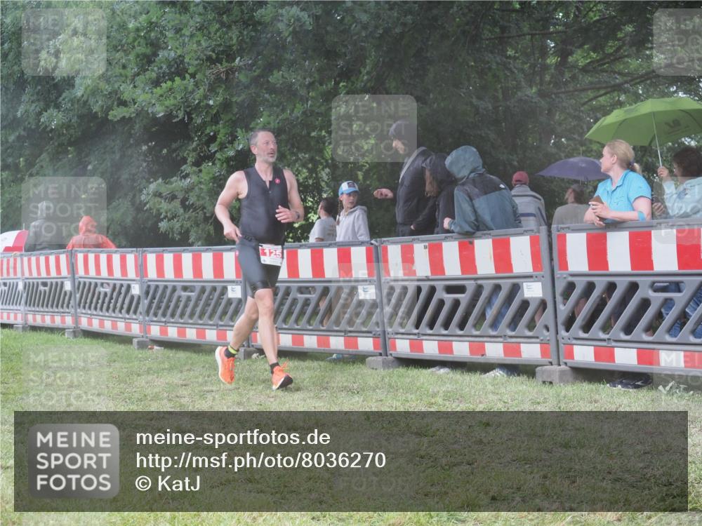21.06.2025 - 27. Vierlanden-Triathlon KatJ http://msf.ph/oto/8036270 15.06.2025 13:54:07 Ziel 125, 719 meine-sportfotos.de