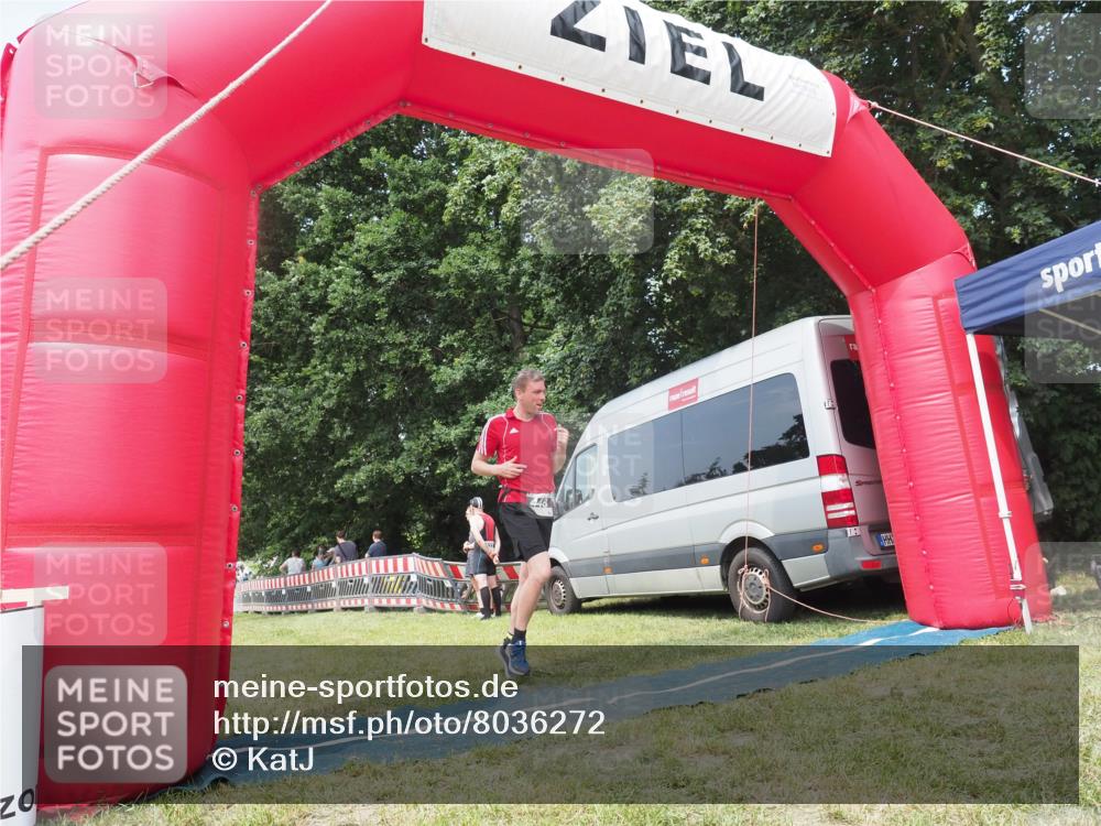21.06.2025 - 27. Vierlanden-Triathlon KatJ http://msf.ph/oto/8036272 15.06.2025 11:24:53 Schwimmen 935, 981 meine-sportfotos.de