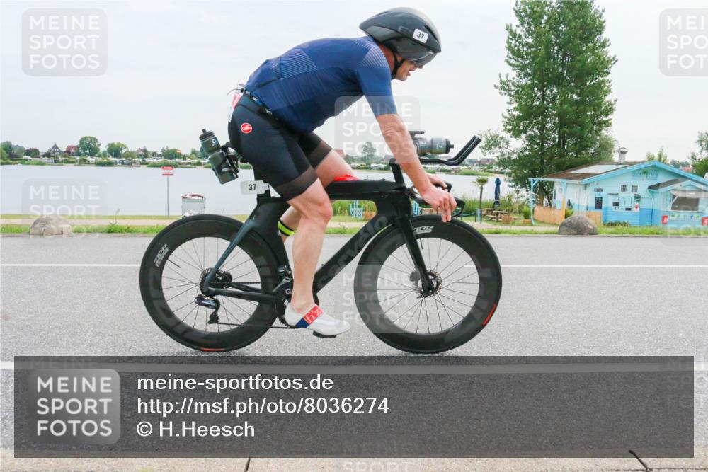 15.06.2025 - 27. Vierlanden-Triathlon H.Heesch http://msf.ph/oto/8036274 15.06.2025 10:47:58 Radfahren 27, 37, 168, 172 meine-sportfotos.de