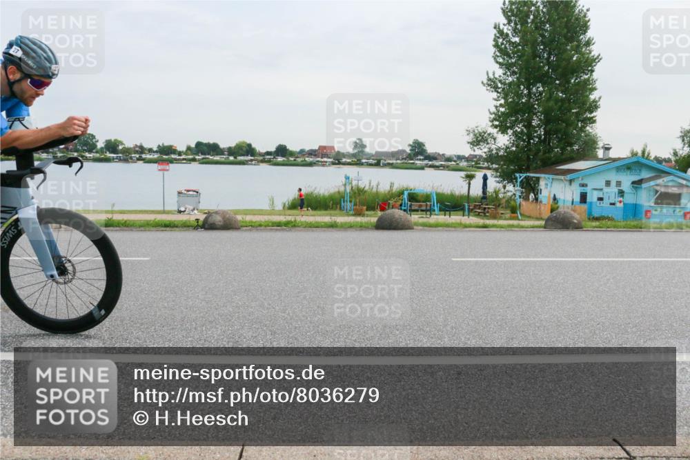 15.06.2025 - 27. Vierlanden-Triathlon H.Heesch http://msf.ph/oto/8036279 15.06.2025 10:47:59 Radfahren 27, 37, 172 meine-sportfotos.de