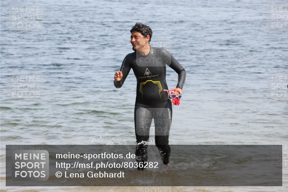 21.06.2025 - 27. Vierlanden-Triathlon Lena Gebhardt http://msf.ph/oto/8036282 15.06.2025 11:34:30 Schwimmen 893 meine-sportfotos.de