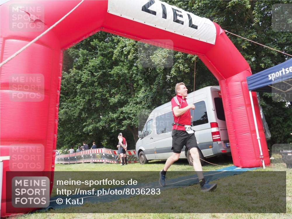 21.06.2025 - 27. Vierlanden-Triathlon KatJ http://msf.ph/oto/8036283 15.06.2025 11:24:54 Schwimmen 935, 981 meine-sportfotos.de
