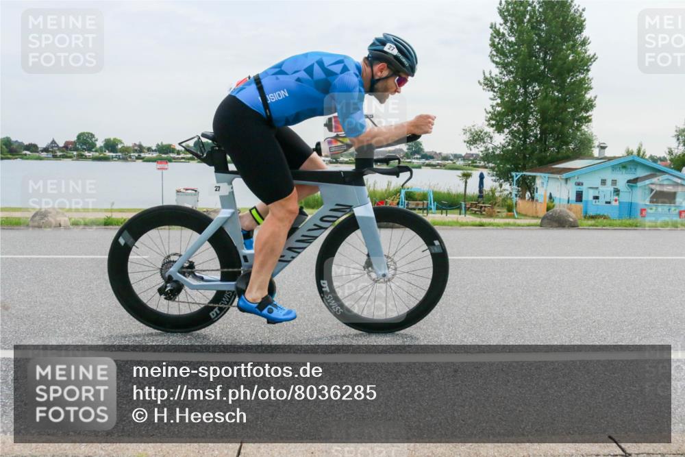 15.06.2025 - 27. Vierlanden-Triathlon H.Heesch http://msf.ph/oto/8036285 15.06.2025 10:48:00 Radfahren 27, 37, 109 meine-sportfotos.de
